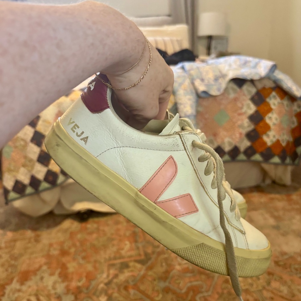 Veja burgundy and pink - Picture 3 of 5